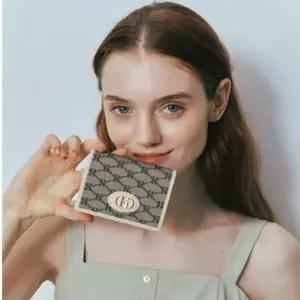 [NS홈쇼핑][헤지스ACC] HIWA6E808I2 헤리아토 H장식 베이지 패턴 가죽 반지갑..