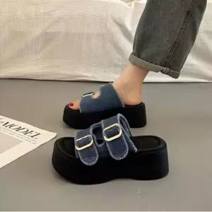 여성 통굽 버클 슬리퍼 캐주얼 플랫폼 데일리 웨지 여름 벨트 키높이 샌들 스트랩 블랙 청바지 굽높은 패션