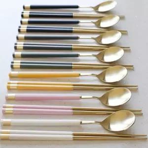 컬러 손잡이 골드색 수저 예쁜 숟가락 젓가락 선물용 예쁜주방용품