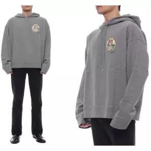 [메종키츠네]남성 램블링 폭스 오버 후드티셔츠 (NM00707KM0001 H131 24F)