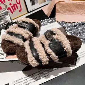 여성 화 샌들 스트랩 버클 퍼 오픈토 슈즈 슬리 메탈 버켄 일자 세무 플랫 admr5