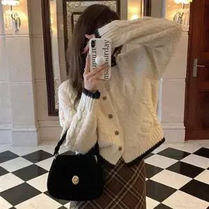 여자 나들이 여행 코디 꽈배기 케이블 라운드 가디건