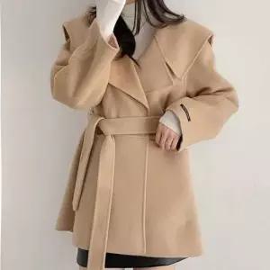 여성반코트 세일러 빅카라 모직 하프 코트 안감 부분 절개 뒷슬릿