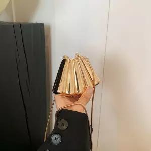 야무치 여자 데일리룩 가방 미니백 체인 자개백 숄더겸 크로스백 KUK5