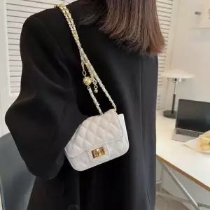 야무치 여름 여성 아가일 자수 미니숄더백 데일리룩 가방 체인백 미니백 크로스백 KUK2