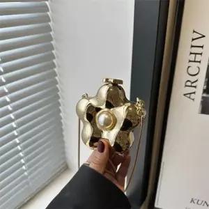 야무치 여성 체인백 데일리룩 가방 소 아크릴 트렌드 디너 압착 미니백 KUK5