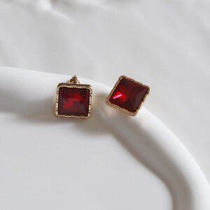 [수호쥬얼리]EE56 레드 스퀘어 볼드 엔틱 귀걸이