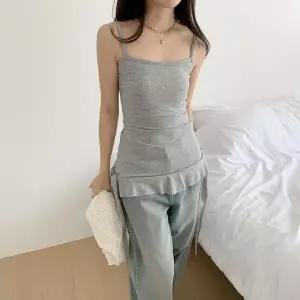 [하프클럽/]여자 러블리 밑단프릴 슬림핏 레이어드 민소매티