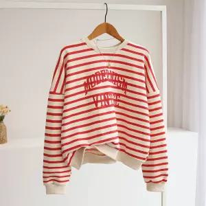 [잇수다] 모더니즘 레터링 스트라이프 루즈핏 쭈리 맨투맨