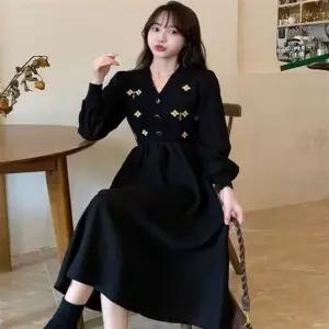 플라워 자수 포인트 브이넥 단추 플레어 롱원피스