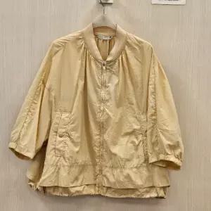 HC42 밑단 배색 블루죵 숏점퍼 MB55JPMD03Z (49298255)