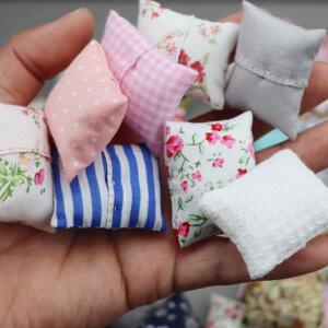 1/12 미니 인형의 집 나무 소파 쿠션 베개, 시뮬레이션 가구 모델 장난감, 장식,  선물, 4 개