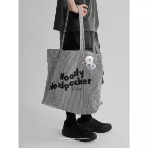 [에잇세컨즈] [Woody Woodpecker] 우디 우드페커  스트라이프 핀버튼 빅 토트백  블랙 (4564D2SSA5)