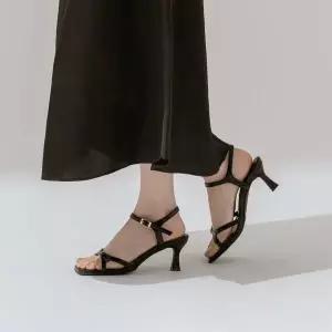 [소보제화]솔라 벨트 스트랩 미들힐 샌들 6cm