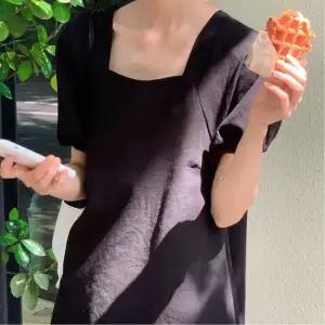 비욘드라이프 뒷리본 밴딩 포인트 스퀘어넥 원피스 1007898