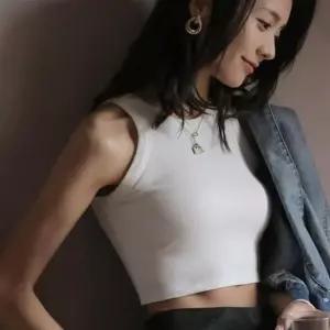 3컬러 하이넥 쫀쫀 슬리브리스 크롭 민소매 티셔츠