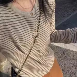 여성 긴팔 줄무늬 스트라이프 라운드 단추 긴팔티