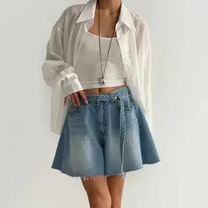 [하프클럽/옷자락]여자 컷팅 와이드 플레어 워싱 벨트 연청 청반바지