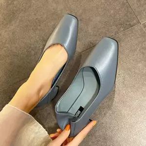 가을 외출룩 여자 예쁜 신발 페미닌룩 미들힐 슈즈 직장인오피스룩코디