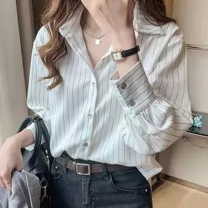 투버튼 짧은 소매 세로 스트라이프 셔츠 슬랙스 코디