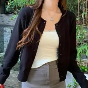 여성 간절기 긴팔 파스텔 무드 라운드넥 베이직 가디건