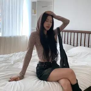 [하프클럽/옷자락]여자 스트라이프 페이크 포켓 세미크롭 후드 집업