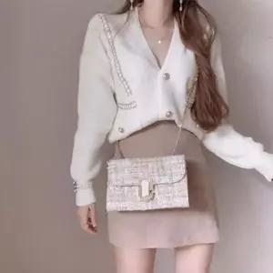 [하프클럽/셀러허브_여성트랜드패션]여자 V넥 빅사이즈 사슬 진주 탱크 가