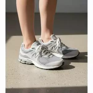 뉴발란스 2002R 고어텍스 콘크리트 하버 그레이 M2002RXJ 운동화