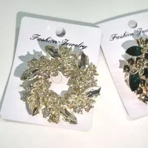 오너클랜 럭셔리 큐빅브로치 1P 여성 악세서리 패션소품 혼주브로치 한복브로치 50대여성 상견례