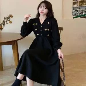 플라워 자수 포인트 브이넥 단추 플레어 롱원피스