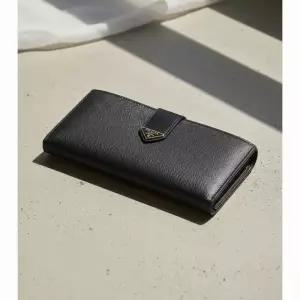 프라다 사피아노 가죽 여성 장지갑 블랙 1MV029 2DYG F0002