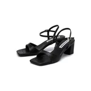 JILL BY JILLSTUART 질바이질스튜어트 클로이 블랙 스퀘어 샌들 JLSO6E561BK 431445