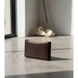 르메르 MUST IT_ 26SS MOLDED CARD HOLDER SL0072 LL0165 512) 몰디드 카드 홀더)
