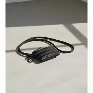 몽클레어 MUST IT_몽클레르 카라독 메탈 로고 카드지갑 카드홀더 블랙 6G00004 M7451 999