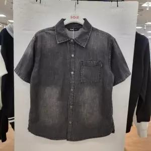 소이 HC22 5부 블랙 데님 셔츠 남아 여름용 블랙 박스핏 5부 데님 셔츠  26M5304