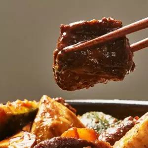 [라움푸드] 엄선된 최상급 갈비 쑥이네 돼지갈비찜 700g 3팩