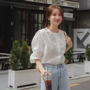에이브 꽃펀칭 라운드블라우스