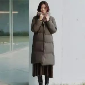 [갤러리아] [25FW]폭스 퍼카라 롱 구스 다운코트 (BLDYY2636)BLD2636