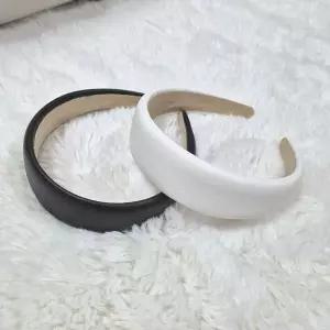 [하프클럽/]베이직 pu가죽 민자 헤어밴드 깔끔한 화이트 블랙 심플 머리띠
