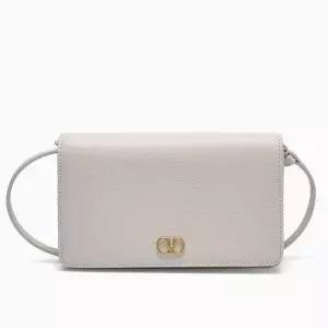 VALENTINO  V 로고 시그니처 월렛 백 (6W0P0AK8 SNP I16 6W2P0AK8 I16)