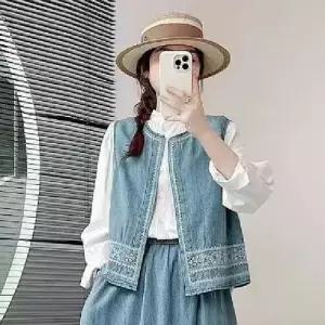 볼사스 여성 청 캐주얼 빈티지 조끼 자수 덧장 나시 탑 ADOR1