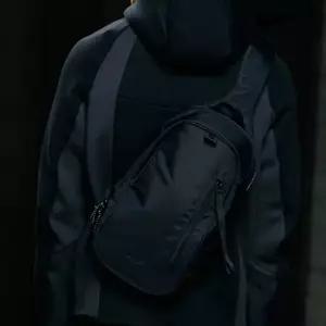 나이키 스포츠웨어 커뮤트 슬링백 FZ6132-011 9L