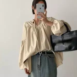 여자 하객룩 아방핏 셔링 끈 빅사이즈 퍼프 블라우스_5