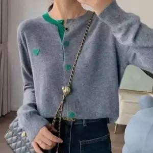 [SBD] 데일리 라운드넥 포인트 하트 러블리 배색 레이온 가디건 여성