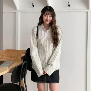 [하프클럽/옷자락]여성 루즈핏 브이넥 꽈배기 니트 가디건 스웨터