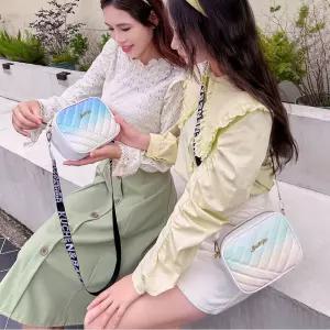 EAMT 캐주얼 여친 로고크로스 트윌 스몰백 스퀘어백 동전지갑 파우치 컬러끈 레터링 그라데이션 자수 YJ5