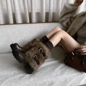 여친 미들부츠 퍼 스노우 부츠 미들 통굽 슬림핏 버클 가죽 스트랩 중굽 워커 CH5