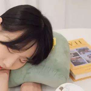 독서 낮잠 학생 팔베개 등받이 의자 캐릭터 인형 쿠션