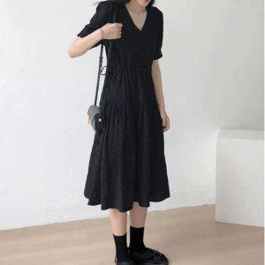 여성 반팔 원피스 올블랙 여름 캐주얼 브이넥 무릎 셔링 검정