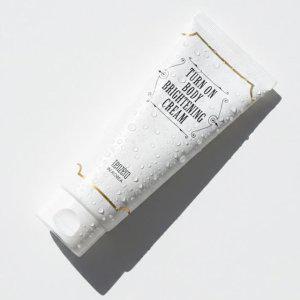 몸을 하얗게 옷에 묻어나지 않는 바디 톤업 크림 180ml